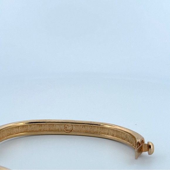 Swarovski gold tone hinged bracelet with ruby and emerald colored crystals - Picture 5 of 8